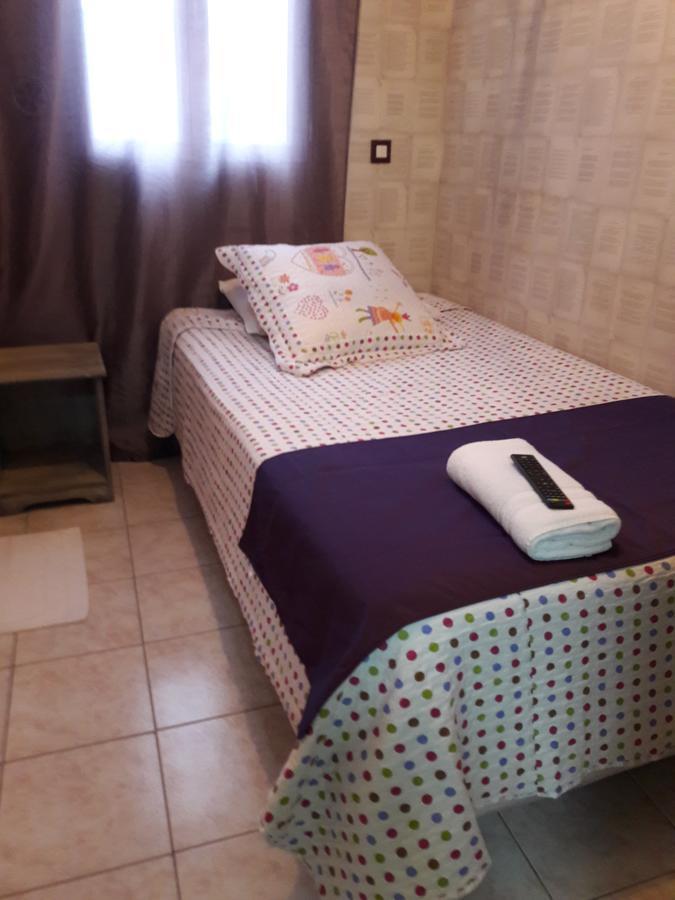 Single Room with Shared Toilet & Shared Shower